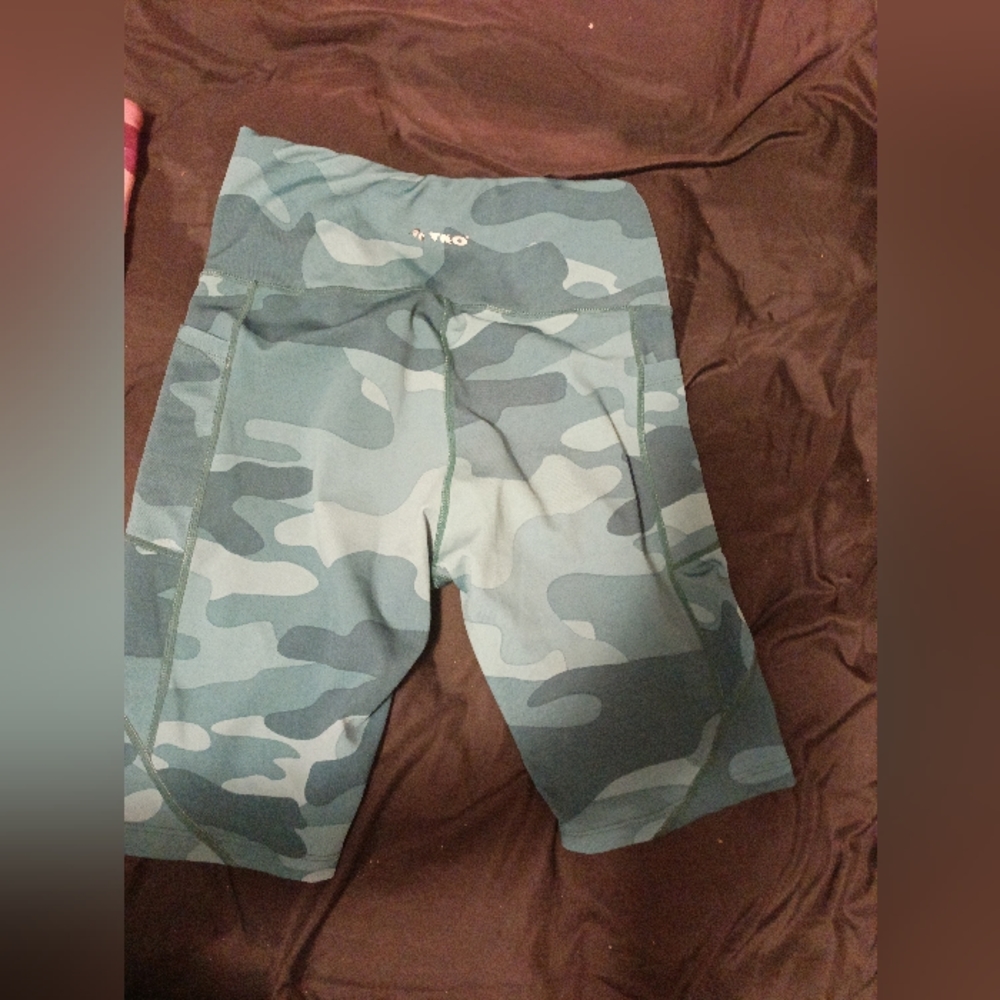 TKO size large workout shorts